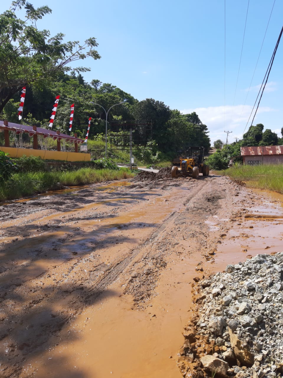 Bahayakan Pengendara, PT SSP Maintenance Jalan di Morut - Brita.id